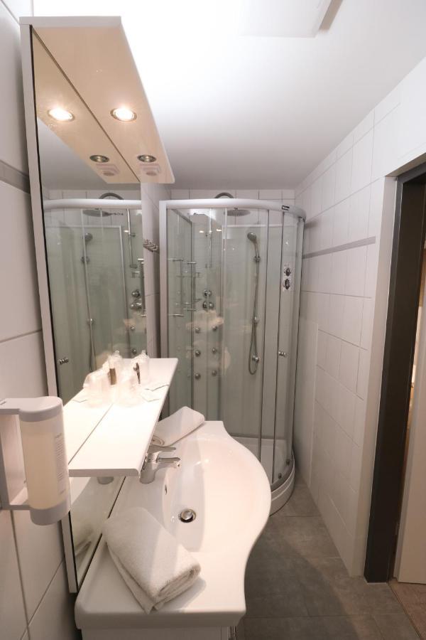 אסן Petul Apart Hotel Ernestine מראה חיצוני תמונה