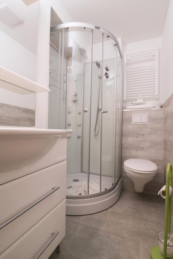 אסן Petul Apart Hotel Ernestine מראה חיצוני תמונה