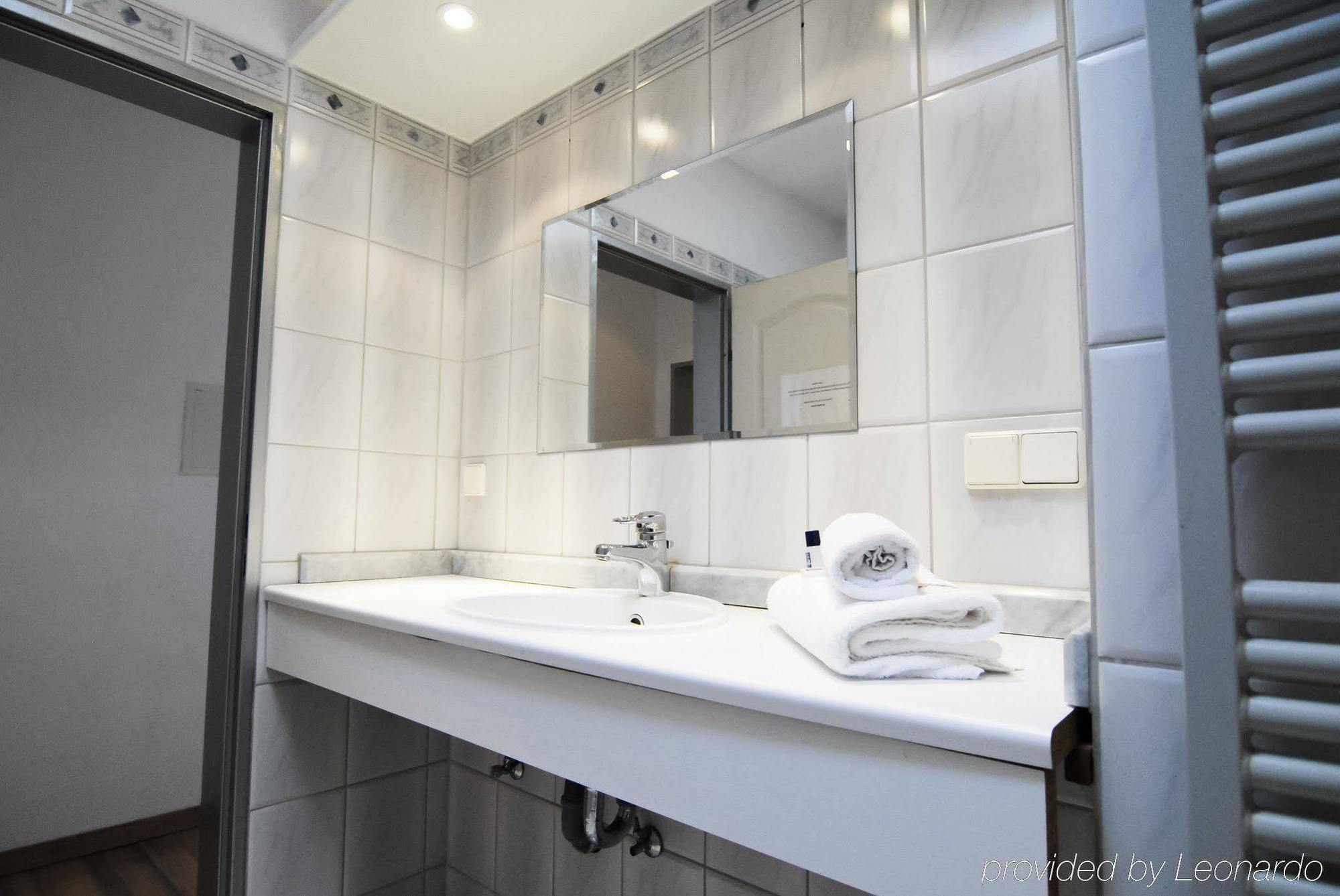 אסן Petul Apart Hotel Ernestine מראה חיצוני תמונה